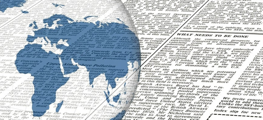 Del av vår planet jorden syns till vänster, intill den syns en längre tidningstext