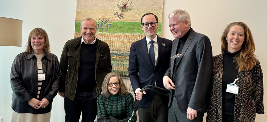 Gruppbild med arbetsmarknadsministern tillsammans med representanter från funktionshinderrörelsen. Från vänster: Judith Timoney, FUB, Anders Lago, Funktionsrätt Sverige, Åsa Strahlemo, DHR, Mats Persson, arbetsmarknadsminister, Lennart Karlsson från SRF och Annica Nilsson, Funktionsrätt Sverige.