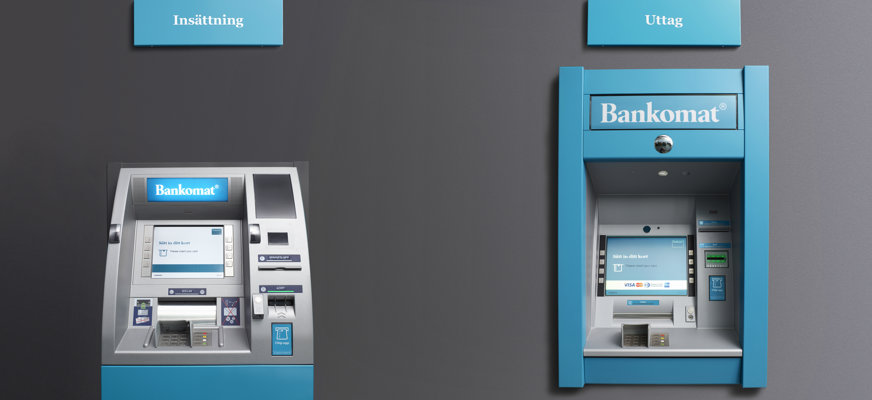 Bild på en bankomat för insättning och en bredvid för uttag av sedlar. 