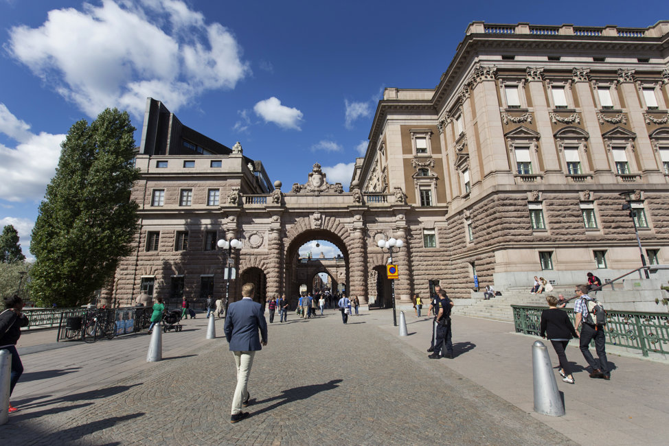Riksdagshuset en solig sommardag