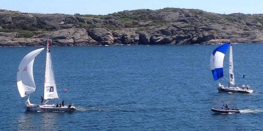 Segelbåtar på ett blått hav