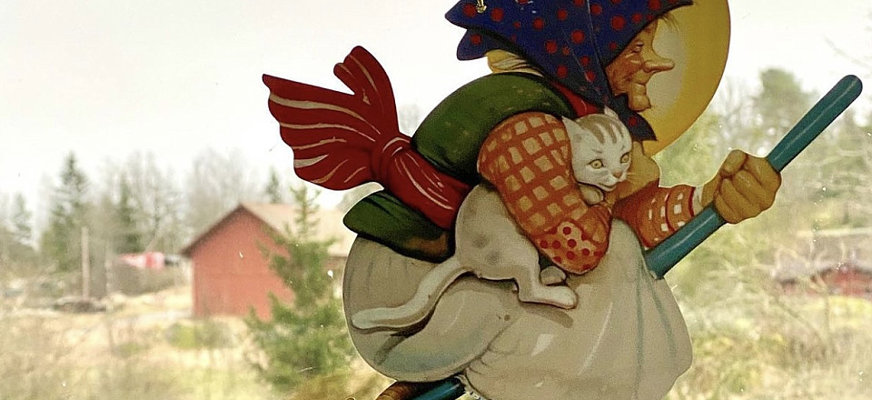 Påskkärring på sin kvast