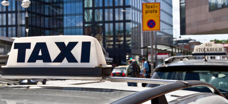 Taxibil i stadsbiljö