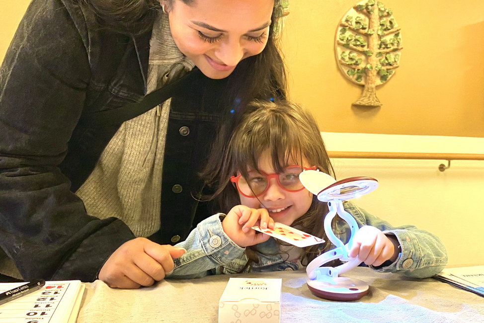 På bilden: Nour och mamma Anaga Kamal Hagblom. Foto: Aziza Dhaouadi